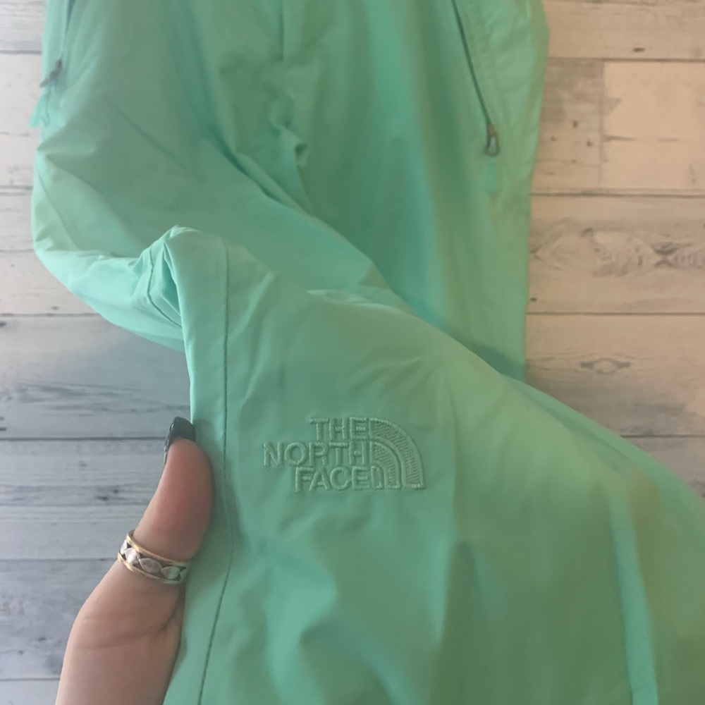 Women’s North Face HYVENT Snowboard/Ski Pants RARE Mint Green